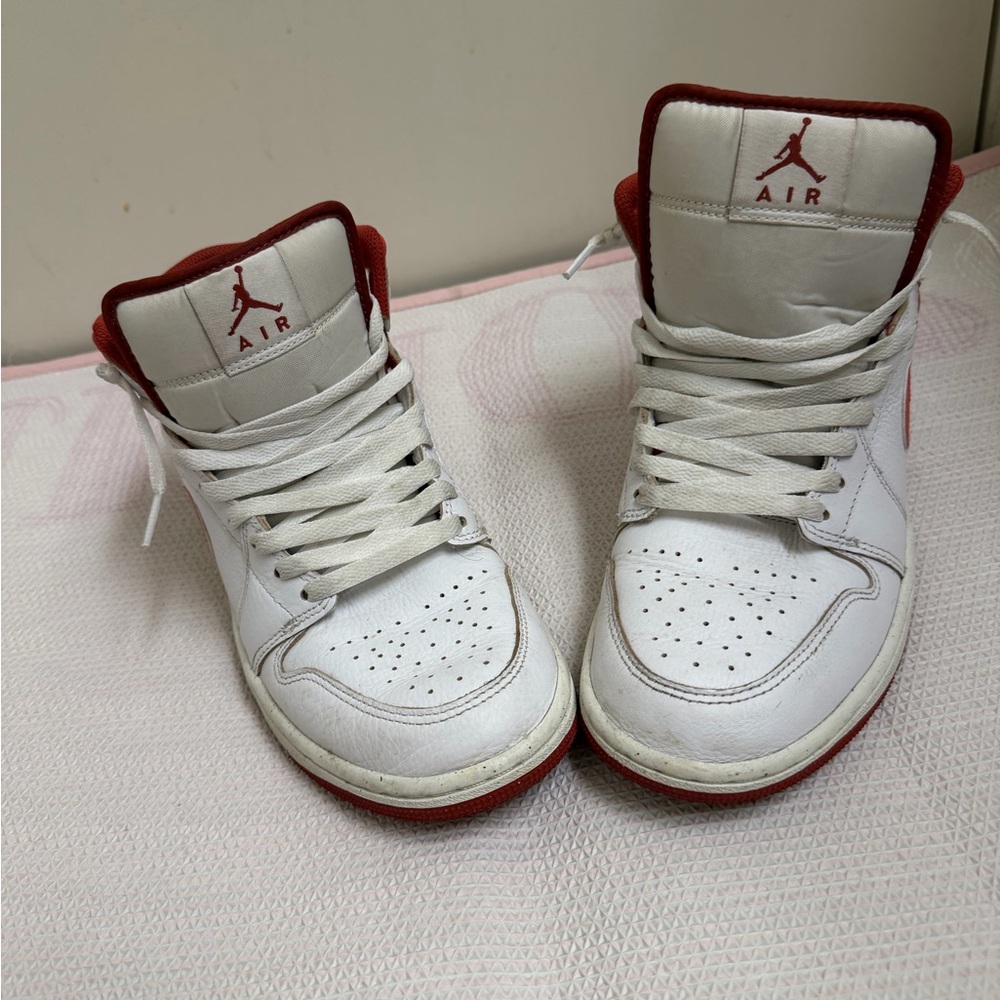 Nike Air Jordan 1 Mid SE Shoes White Dune Red